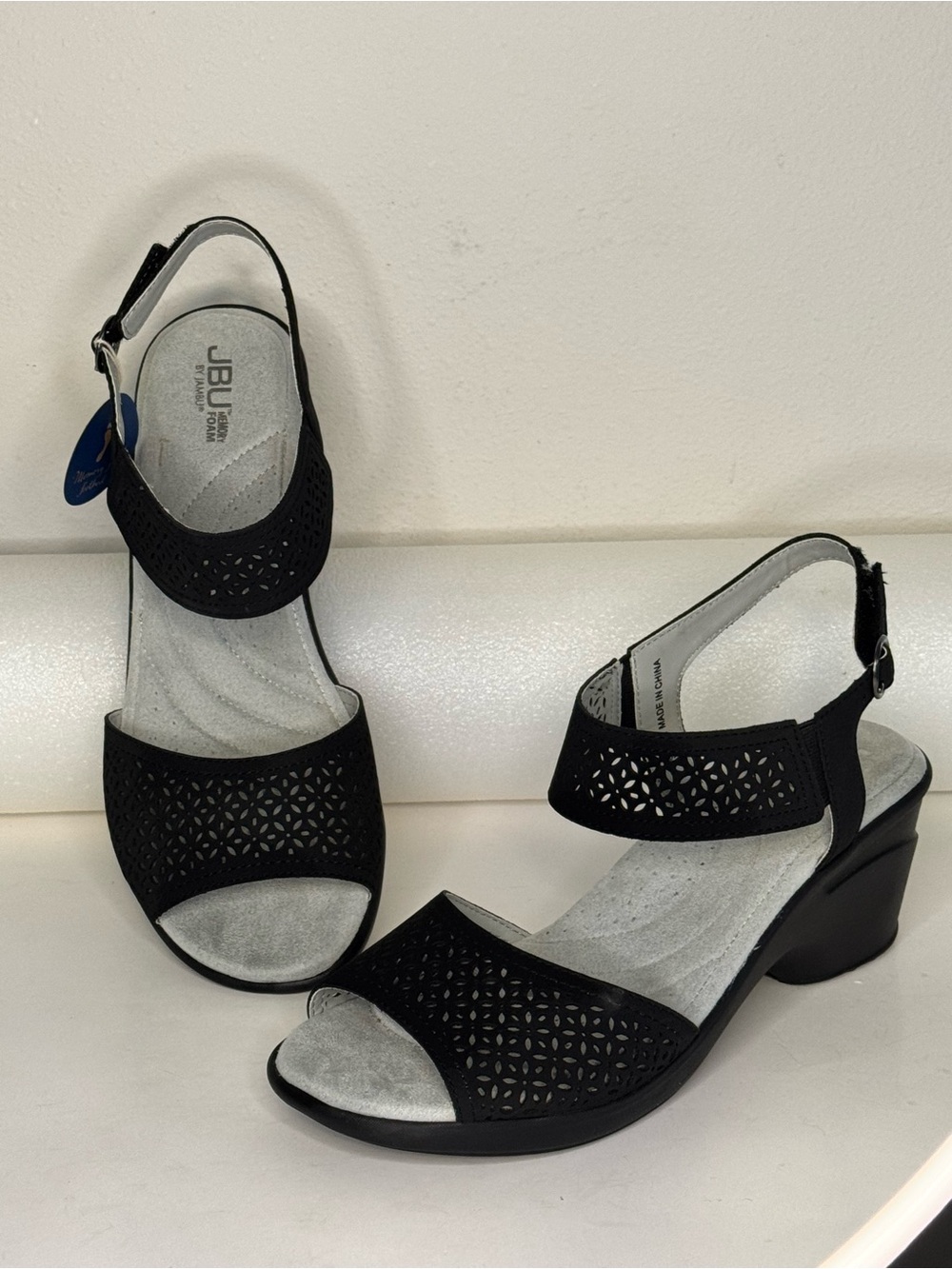 NWT JBU Jambu Toledo Black Laser Cut Wedge Sandals Comfort Size 9.5
